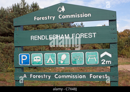 La Forêt de Rendlesham signe, Suffolk, UK. Banque D'Images