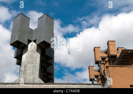 Le bâtiment du Théâtre Contact, Oxford Road, Manchester, Angleterre, Royaume-Uni. Architecte Alan Short and Associates, 1999. Banque D'Images