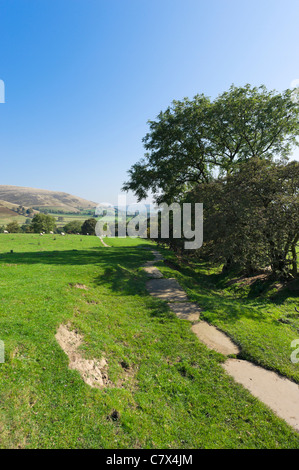 Le Pennine Way près de son démarrage en Edale à vers le village, parc national de Peak District, Derbyshire, Angleterre, RU Banque D'Images