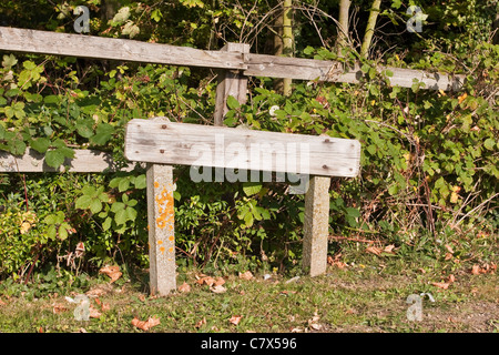 Une plaque de rue en blanc au Royaume-Uni Banque D'Images