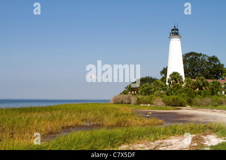 La Floride, la Phare sur la côte du golfe du Mexique contre un ciel bleu. Banque D'Images