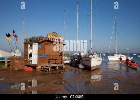 La marée haute à Brancaster Staithe, Norfolk Banque D'Images