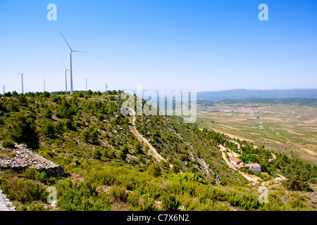 Aras de los Olmos vallée avec les moulins à vent à Valence province Espagne Banque D'Images