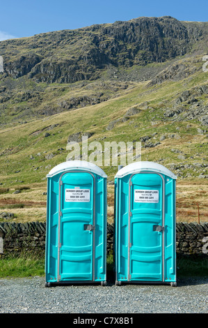 Des toilettes portables dans une aire dans la puce de Ornans dans le Lake District, Cumbria, Angleterre Banque D'Images