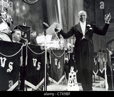 VICTOR SYLVESTER (1900-1978) danseuse anglaise et leader du groupe avec son orchestre sur 1970 Banque D'Images