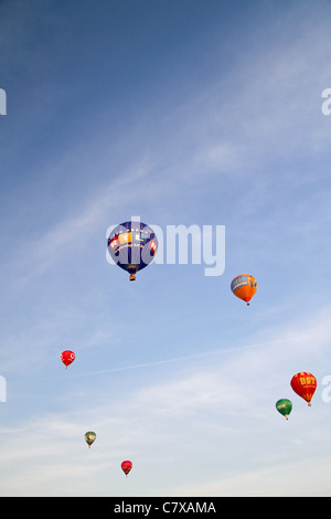 Ballons à air chaud pendant 100 ans de Festival de l'aéroport d'Hambourg. Banque D'Images