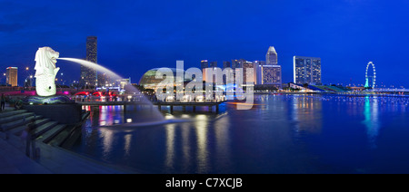 La statue du Merlion et Marina Bay, Singapour Banque D'Images