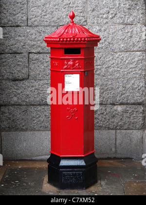 Antique vintage victorian Royal Mail boîte aux lettres boîte aux lettres près de Tower Bridge Londres UK Banque D'Images