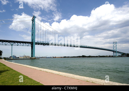 Le pont Ambassador de Detroit USA à Windsor, au Canada. Banque D'Images