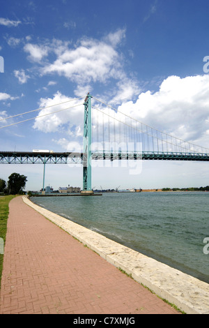 Le pont Ambassador de Detroit USA à Windsor, au Canada. Banque D'Images