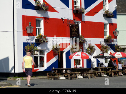 Pub peint comme Union Jack Saltash Cornouailles UK Banque D'Images