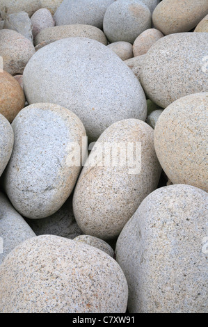 Les rochers de granit sur la plage de Porth Nanven, Cornwall, England, UK Banque D'Images