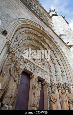 Paris - portail de l'Est de Saint Denis première cathédrale gothique Banque D'Images