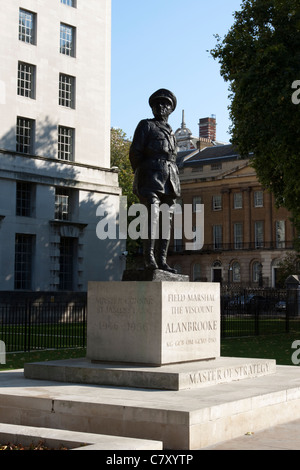 Statue du Maréchal le Vicomte Alanbrooke, Whitehall, Londres, Angleterre, RU Banque D'Images