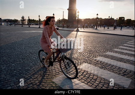 Paris, France. Place de la Concorde montrant l'Obélisque de Louxor. Banque D'Images