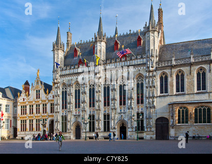 14e 100 Hôtel de ville gothique ou Stadhuis et 16 100 Renaissance vieux registre civil en place Burg, Bruges, Flandre occidentale, Belgique Banque D'Images