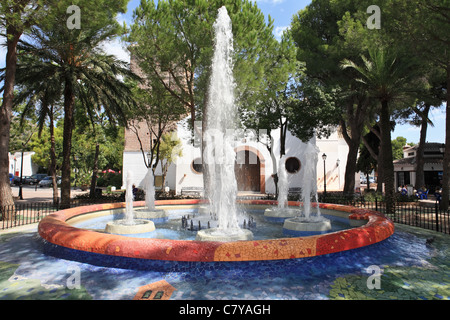 Fontaine dans la ville andalouse de Mijas, près de Malaga, Espagne Banque D'Images