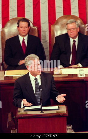 Le président américain Bill Clinton lors de son état de l'Union au Congrès le 19 janvier 1999 à Washington, DC Banque D'Images