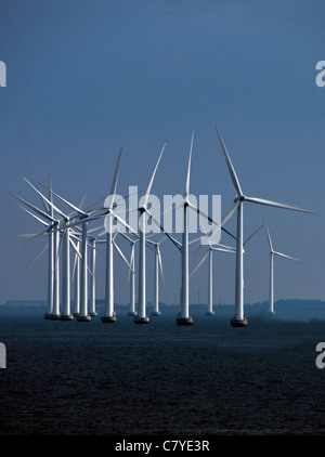 Éoliennes sur les côtes de la mer du Nord du Danemark, près de Copenhague. Banque D'Images