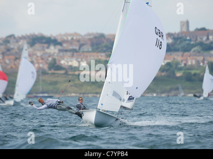 Hannah Mills et Saskia Clark (GBR), 470, les deux personne canot, Épreuve de voile, Weymouth, Angleterre Banque D'Images