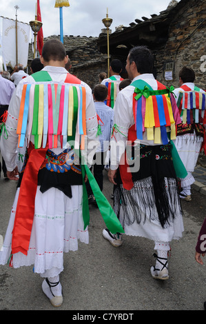 Procession ' Fiesta del Santo Niño de MAJAELRAYO '. Province de Guadalajara .ESPAGNE Banque D'Images