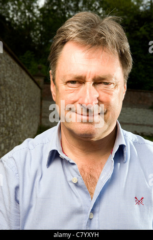 Alan Titchmarsh photographié dans les jardins de Chawton House Library dans le Hampshire, en Angleterre. Banque D'Images