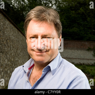 Alan Titchmarsh photographié dans les jardins de Chawton House Library dans le Hampshire, en Angleterre. Banque D'Images