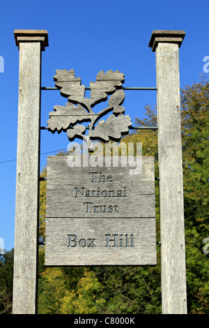 National Trust en bois signe post Box Hill, près de Dorking Surrey England UK Banque D'Images