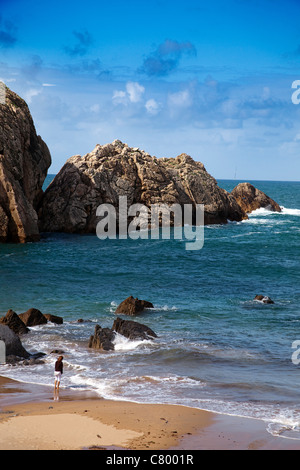 Covachos Beach à Santa Cruz de Bezana Cantabrie Espagne Banque D'Images