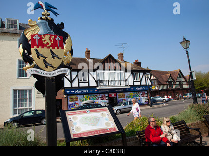 L'Angleterre, West Sussex, Arundel, armoiries de la ville et informations touristiques sur la carte. Banque D'Images