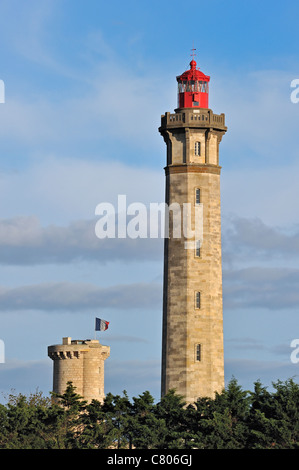 La vieille tour Phare des Baleines et le Phare des Baleines sur l'île Ile de Ré, Charente-Maritime, France Banque D'Images