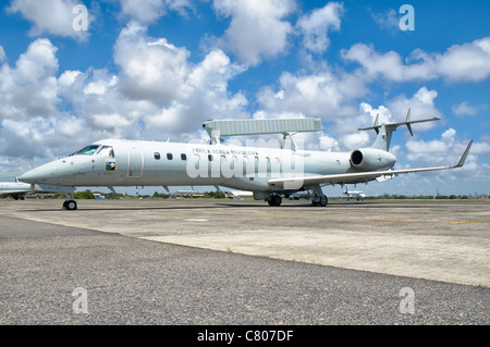 Une armée de l'air brésilienne Embraer E-99 à la base aérienne de Recife, au Brésil. Banque D'Images