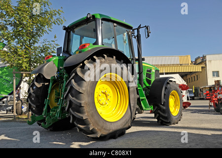 Le tracteur sur l'affichage à Parthenay, Deux-Sèvres, France. Banque D'Images