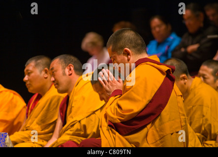 Moines tibétains participent à un enseignement du dalaï-lama tibétain parrainé par le Centre culturel de Mongolie - Bloomington, Indiana Banque D'Images