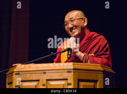 ARJIA RIMPOCHE, le directeur de la Tibetan MONGOLIAN CENTRE CULTUREL sponsors Dalaï-lama enseignement - Bloomington, Indiana Banque D'Images