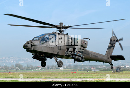 Un AH-64 Apache néerlandais déployés à la base aérienne de Frosinone, Italie pour la formation. Banque D'Images