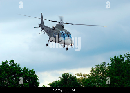 Bourg-léopold, Belgique - l'hélicoptère Agusta A109 utilisé par l'armée belge sur le terrain lors d'un exercice d'entraînement. Banque D'Images