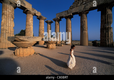 Italie, Sicile, Selinunte. Ruines de temple grec Banque D'Images