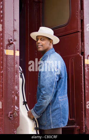 Eric Bibb avec guitare sur le Chattanooga Choo-Choo, Chattanooga, Tennessee USA Banque D'Images