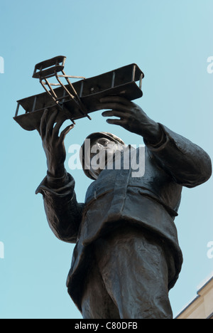 Statue de Charkes Stewart Rolls à Monmouth Banque D'Images