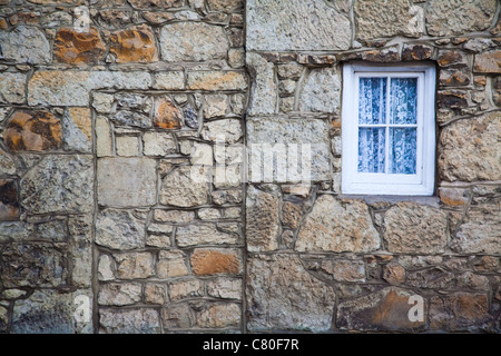 Une image abstraite d'un mur de la maison montrant étapes de plus et changer au fil du temps, l'île de Wight, Angleterre Banque D'Images
