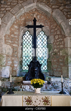 L'autel de l'église médiévale à Bonchurch sur l'île de Wight, datant de 1070 ANNONCE Banque D'Images