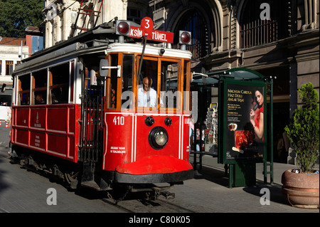 La Turquie, Istanbul, Taksim Tram Banque D'Images