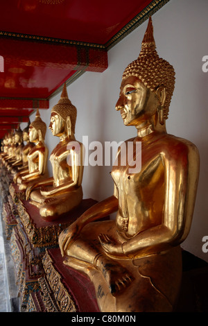 Thaïlande, Bangkok, Wat Pho, Temple bouddhiste, Bouddha Statue d'Or Banque D'Images