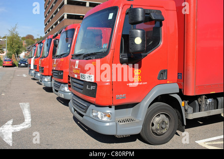 Line up de Royal Mail cars dans le parc voiture Ipswich UK Banque D'Images