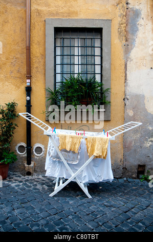 Séchage en blanchisserie Vicolo del Cedro, Rome Italie Banque D'Images