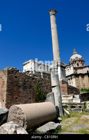 Les rostres, colonne de Phocas et Septime Sévère arch dans le Forum Romain, Rome, Italie, Europe Banque D'Images