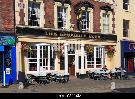 La réglisse en Pub Bush Market Place, Pontefract, West Yorkshire, Angleterre, Royaume-Uni. Banque D'Images