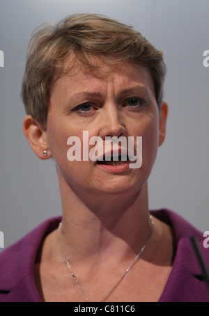 YVETTE COOPER MP SHADOW HOME SECRETARY 28 Septembre 2011 L'AAC LIVERPOOL ANGLETERRE Banque D'Images