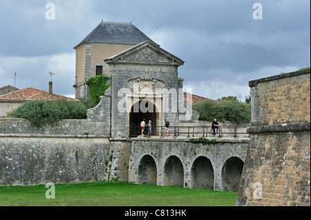 La porte de la ville porte des Campani / Porte de La Couarde à Saint-Martin-de-Ré sur l'île Ile de Ré, Charente-Maritime, France Banque D'Images